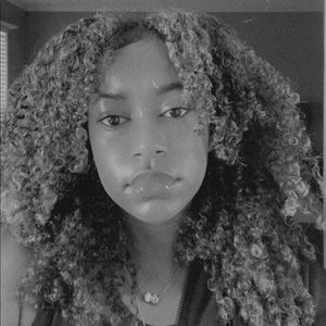 Meet your Posher, Makenzie